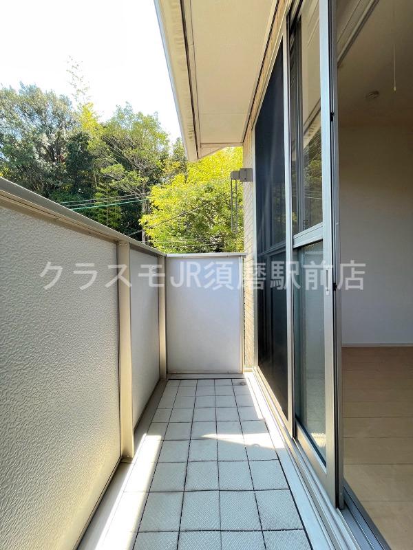 バルコニー　心地よい風が吹くバルコニー。洗濯物もよく乾きそうです。