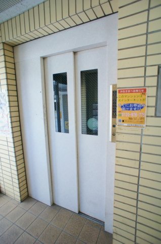 エントランス　エレベーター付きです