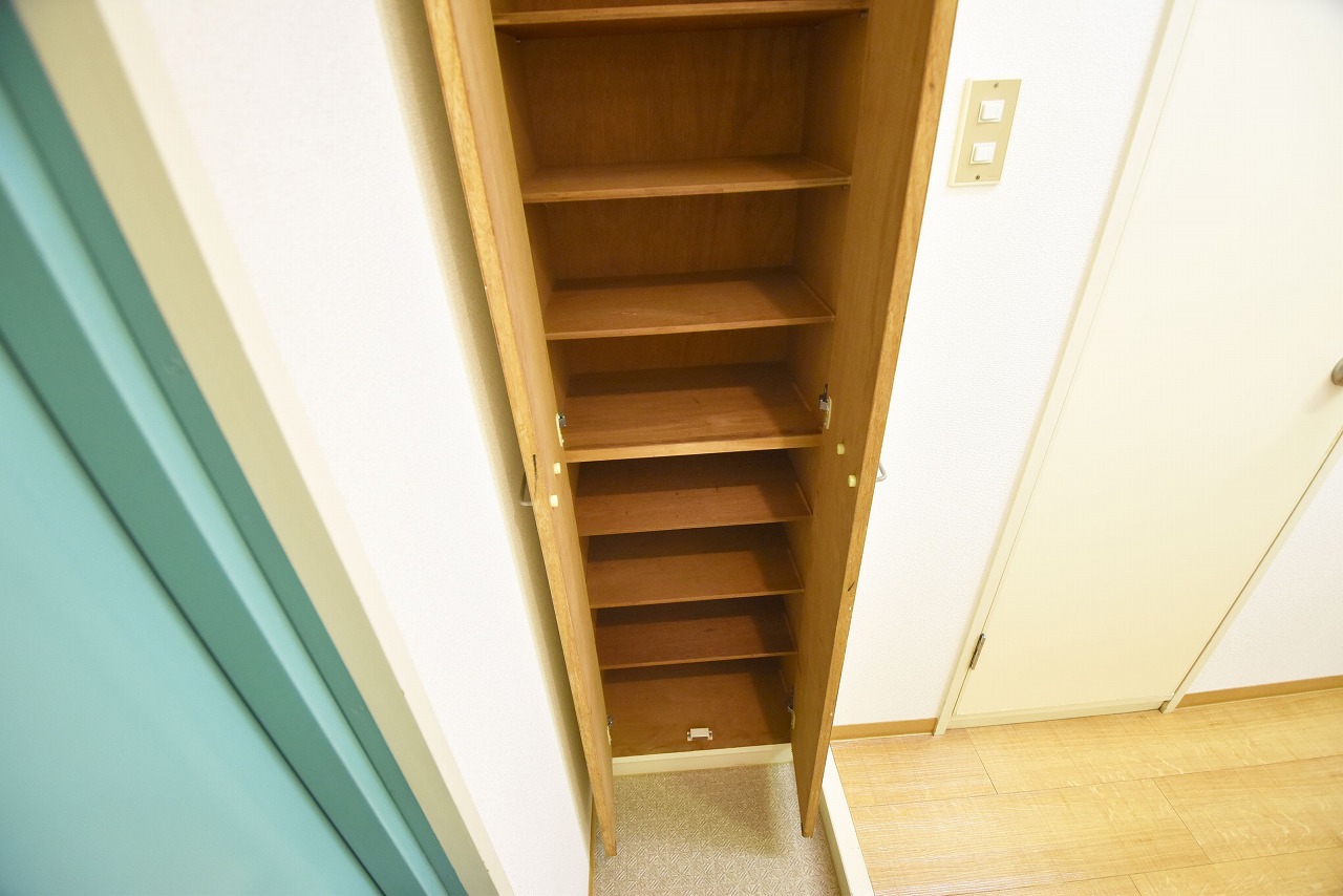 玄関　靴が多く入るので、来客時にも慌てません♪