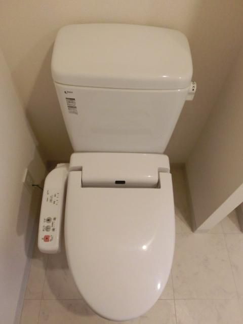 トイレ　ウォシュレット機能付き