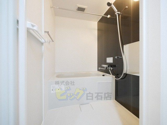 バス・シャワールーム　広々タイプのお風呂です♪