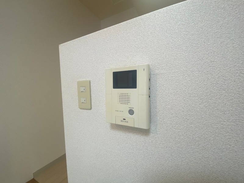 セキュリティ　ＴＶモニター付インターホンです。来客者の顔が見えるので安心！