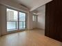 居室・リビング　日当たりが良くて心地よく過ごせそうなお部屋です。