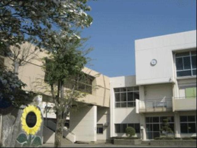 小学校　秦野市立鶴巻小学校（小学校）まで642m