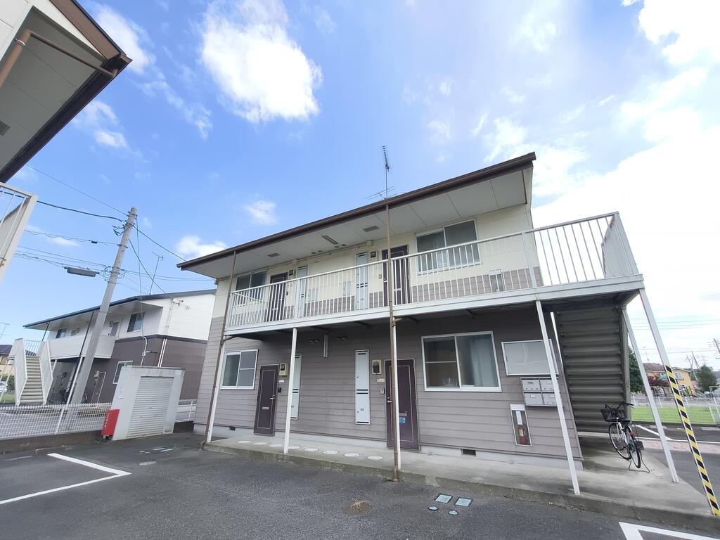 建物外観　駐車場空きあり♪