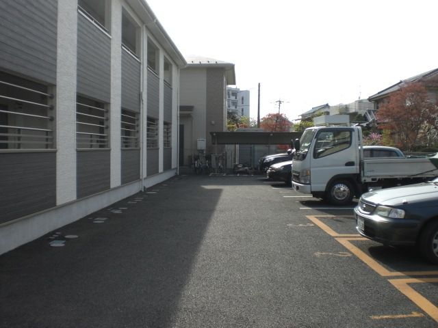 エントランス　★敷地内駐車場★