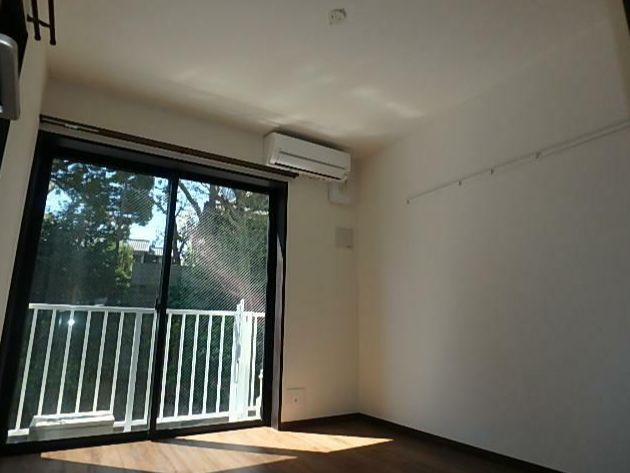 その他部屋・スペース　窓が大きくて開放感があります。
