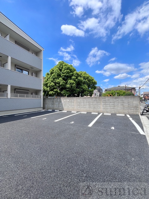 その他共有部分　広々とした敷地内駐車場を完備♪♪