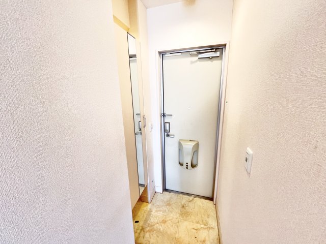 玄関　※別部屋参考写真