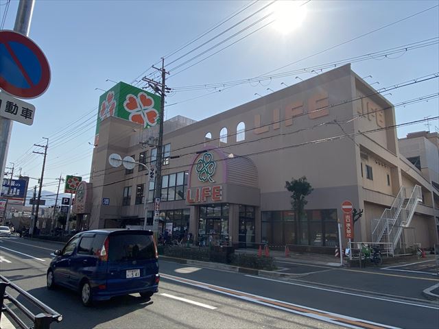 スーパー　ライフ八尾店（スーパー）まで599m
