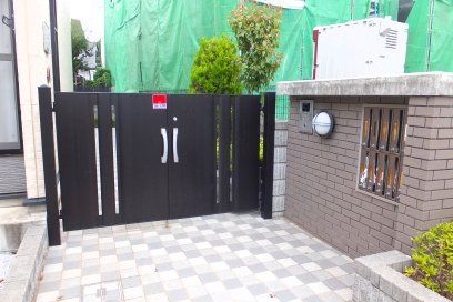 エントランス　オートロックゲート付き。