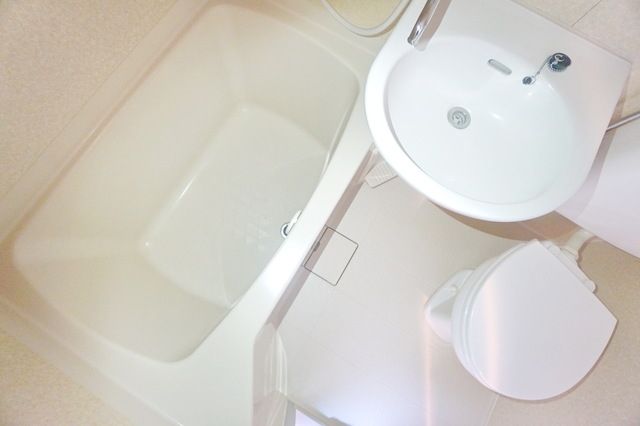バス・シャワールーム　同物件別部屋写真