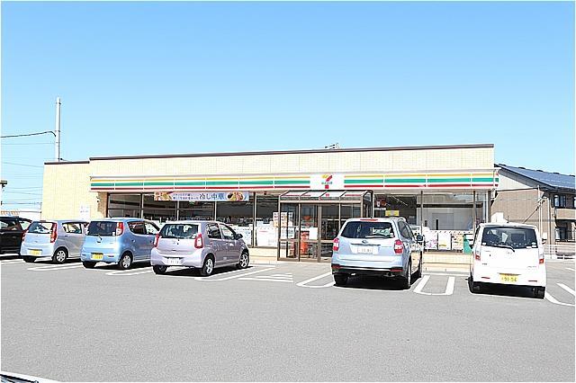 コンビニ　セブンイレブン新国道寺内店（コンビニ）まで500m