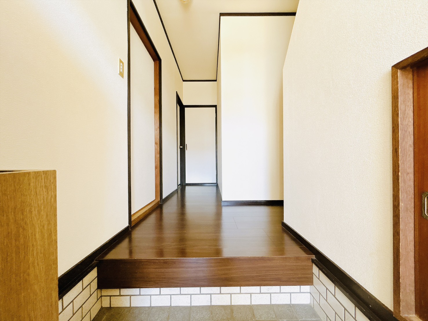 ＪＲ阪和線 六十谷駅 徒歩24分 3階建 築43年の玄関写真