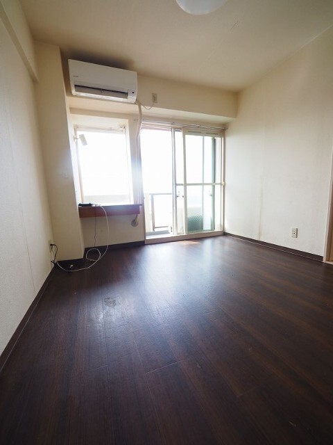 メゾン大和7号館の居間写真
