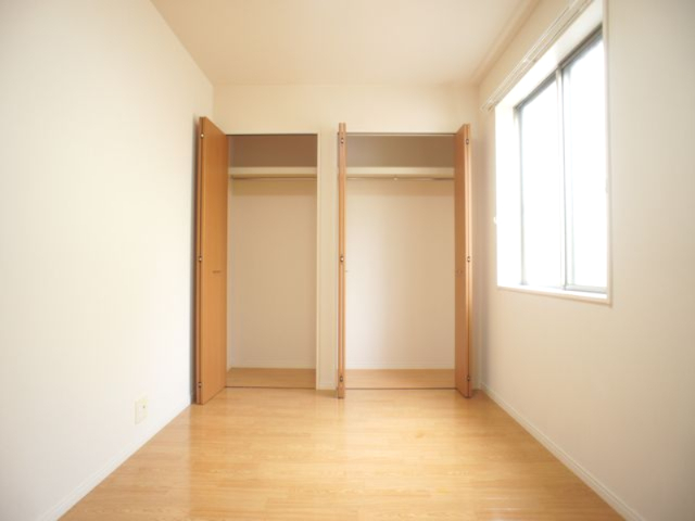 収納　充実収納付きの北側洋間です♪