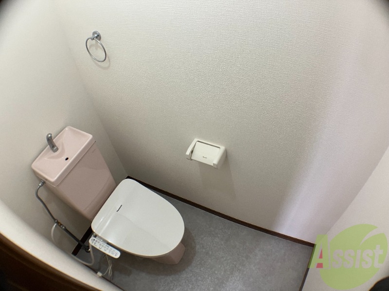 トイレ　温水洗浄便座付きなので、利用しやすいですね。