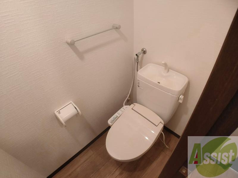 トイレ　こちらはトイレです。清潔感があり、安心して使用できます。