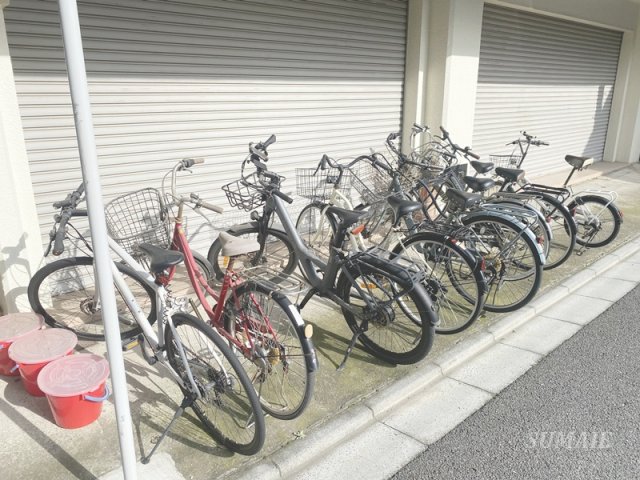 その他共有部分　自転車置き場です☆