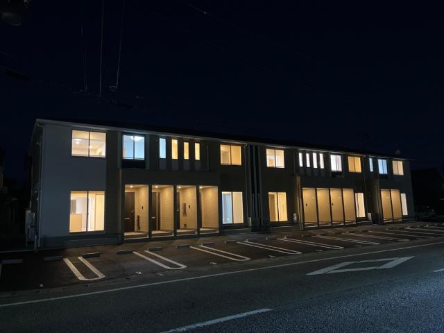建物外観　外観写真（夜）