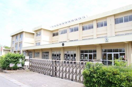 小学校　土浦市立中村小学校（小学校）まで987m
