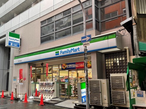 コンビニ　ファミリーマート 黒門市場前店（コンビニ）まで56m