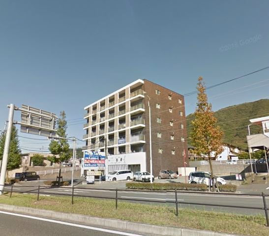 建物外観　バス停まで徒歩5分のオートロックマンションです。