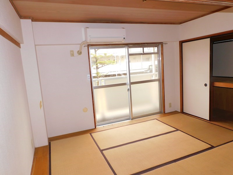 ビレッジハウス市原の居間写真