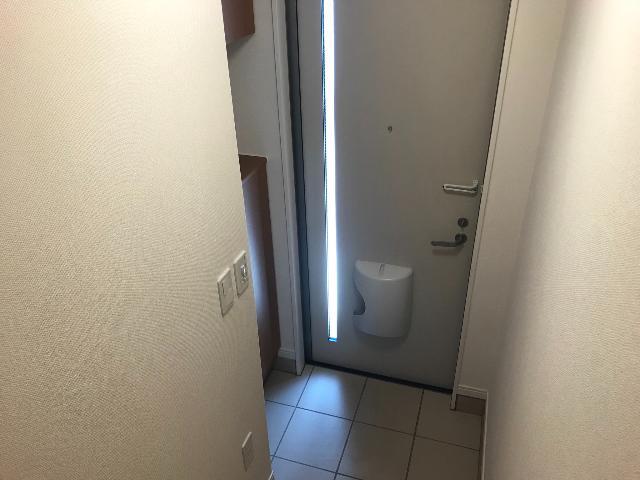 シャインヒルズの玄関写真