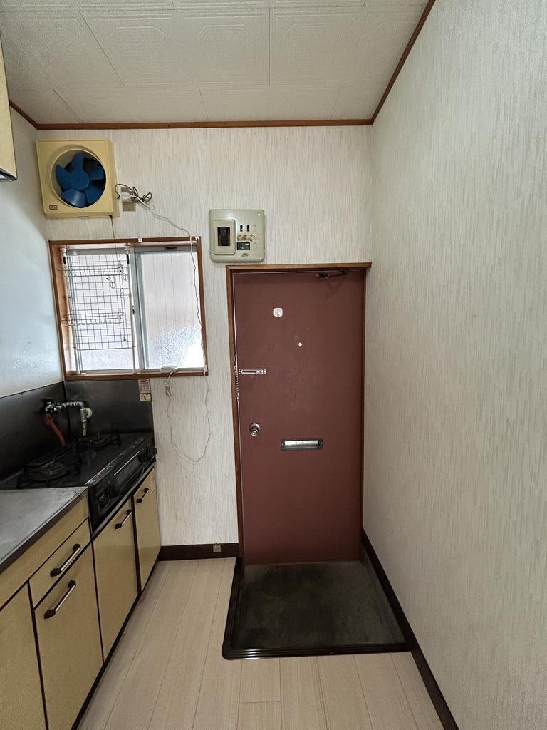 玄関　異なる場合は現況を優先します。