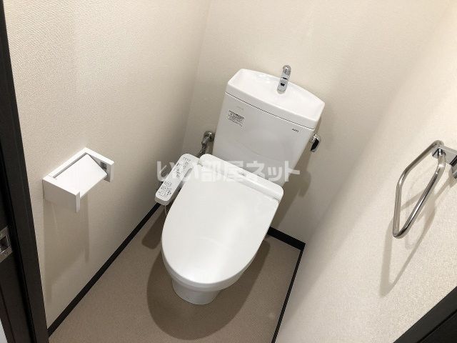 広島電鉄宇品線 鷹野橋駅 徒歩6分 10階建 築7年のトイレ写真