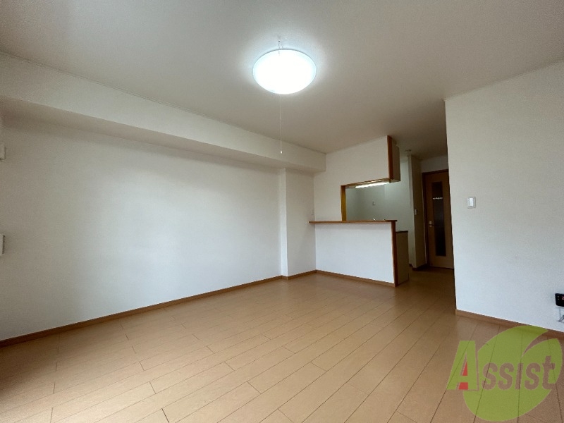 居室・リビング　１２．２帖の洋室です。生活のメインとなる部屋ですね。