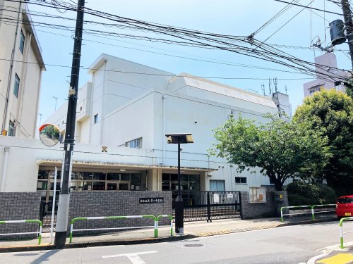 中学校　文京区立第一中学校（中学校）まで663m