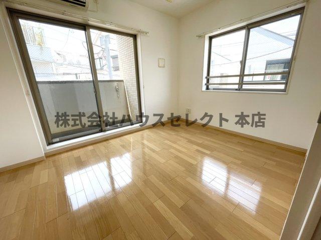 東京メトロ日比谷線 中目黒駅 徒歩10分 4階建 築20年の居間写真