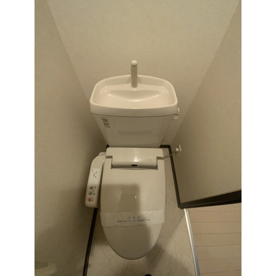 トイレ　写真は１０１号室のものです。間取りも異なりますのでご参考写真