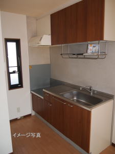 キッチン　小窓あり