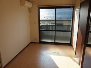 居室・リビング　明るい室内