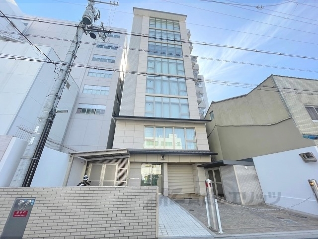 京都市下京区小石町のマンションの建物外観