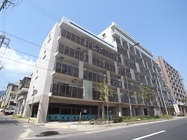 神戸市灘区都通のマンションの建物外観