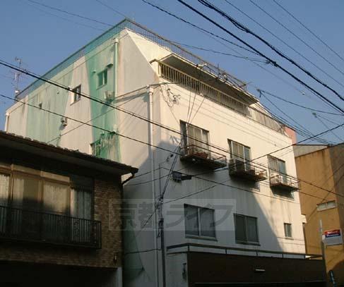 京都市上京区中猪熊町のマンションの建物外観