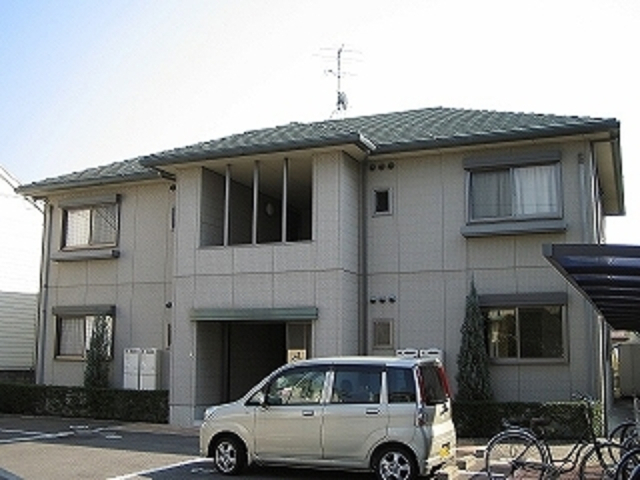 松山市久米窪田町のアパートの建物外観