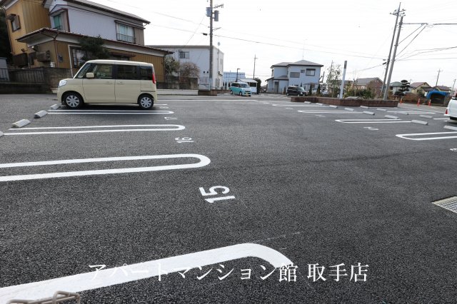 【ハッピークローバーIIの駐車場】