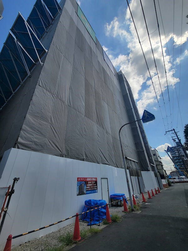 【大阪市東淀川区西淡路のマンションの建物外観】