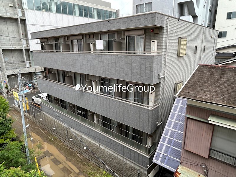 【藤沢市鵠沼花沢町のマンションの建物外観】