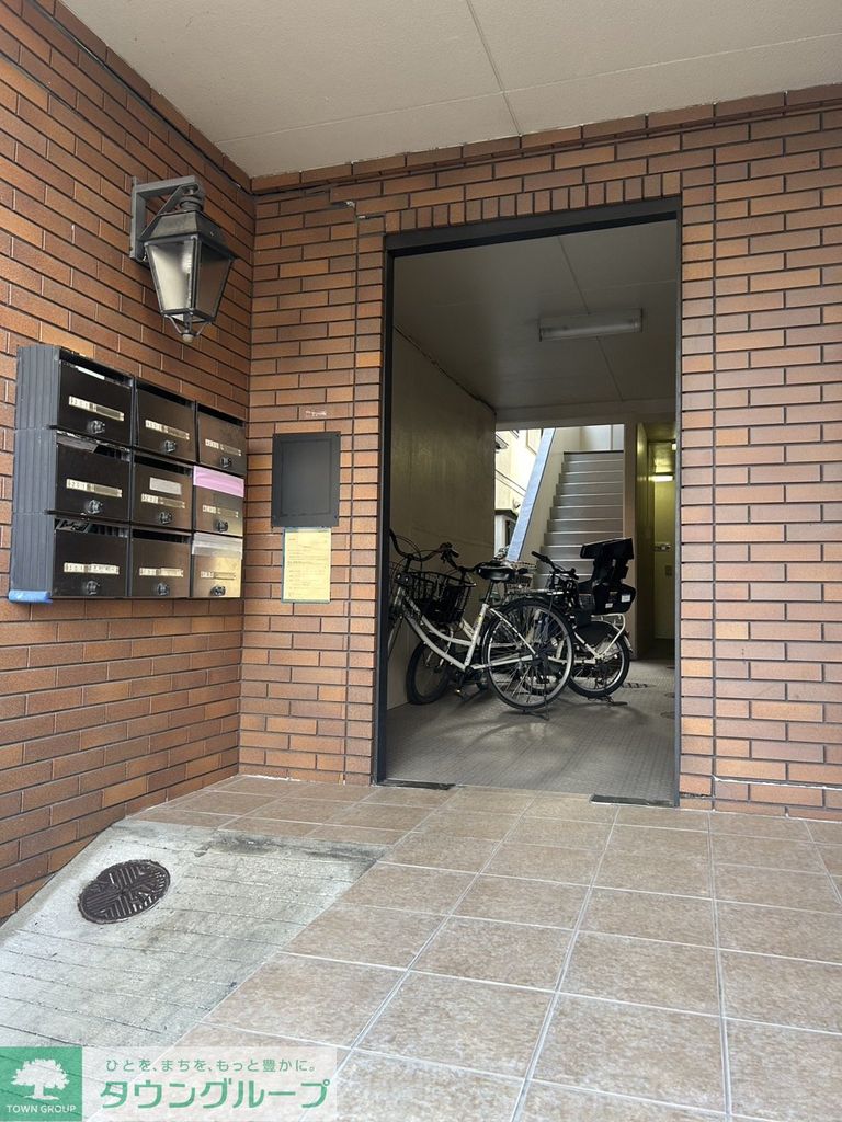 【コリンヌ二ツ木のエントランス】