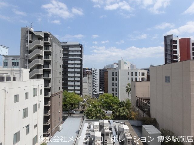 【福岡市博多区博多駅南のマンションのバルコニー】