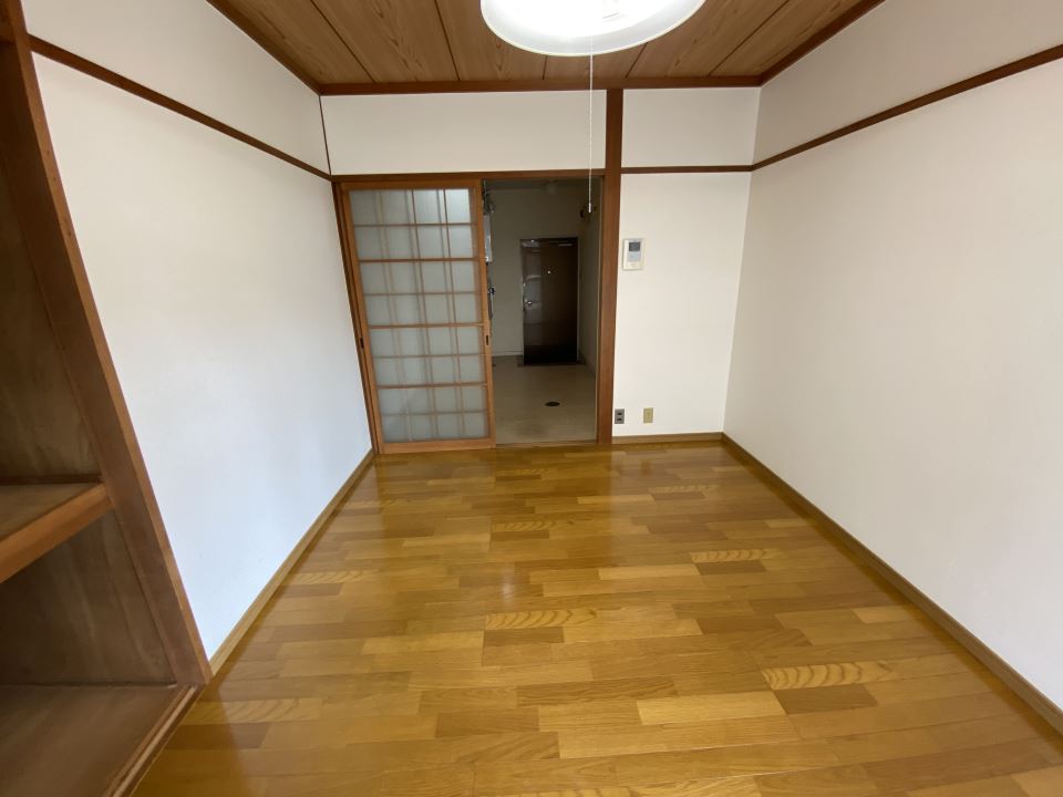 その他部屋・スペース　上下２段収納、天袋あります