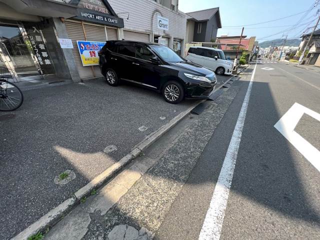 【北九州市八幡西区東鳴水のマンションの駐車場】