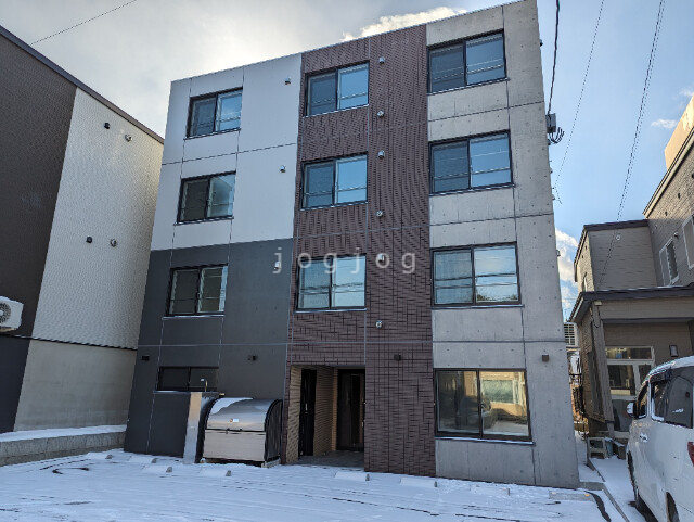 札幌市白石区北郷三条のマンションの建物外観