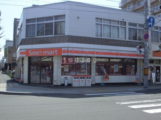 【札幌市白石区北郷三条のマンションのコンビニ】